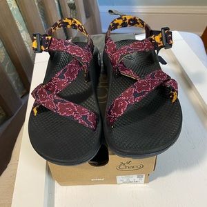 Kids Chaco sandals size 3 - fits size 5 women- never worn.